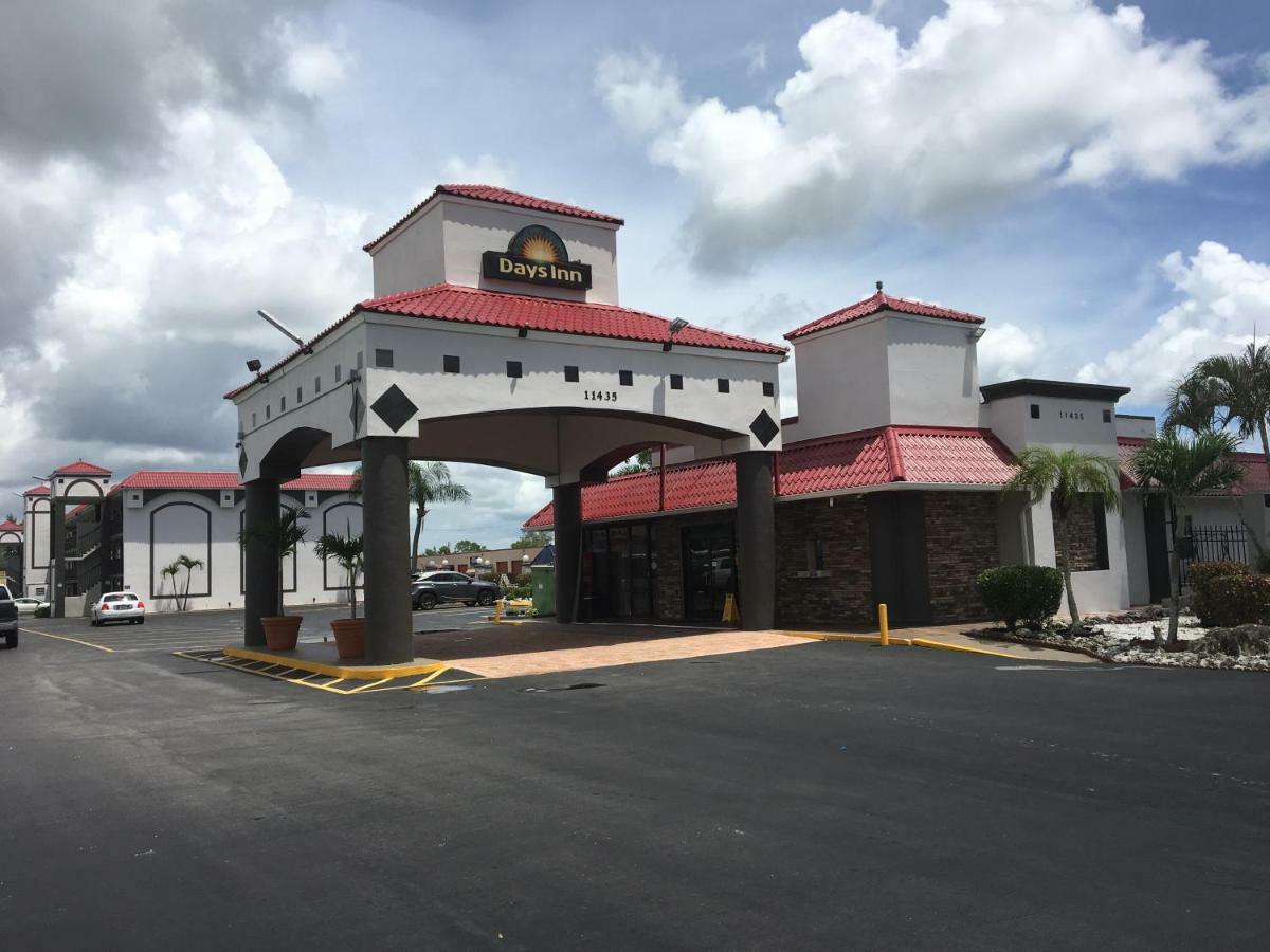 Days Inn By Wyndham Fort Myers Exterior photo